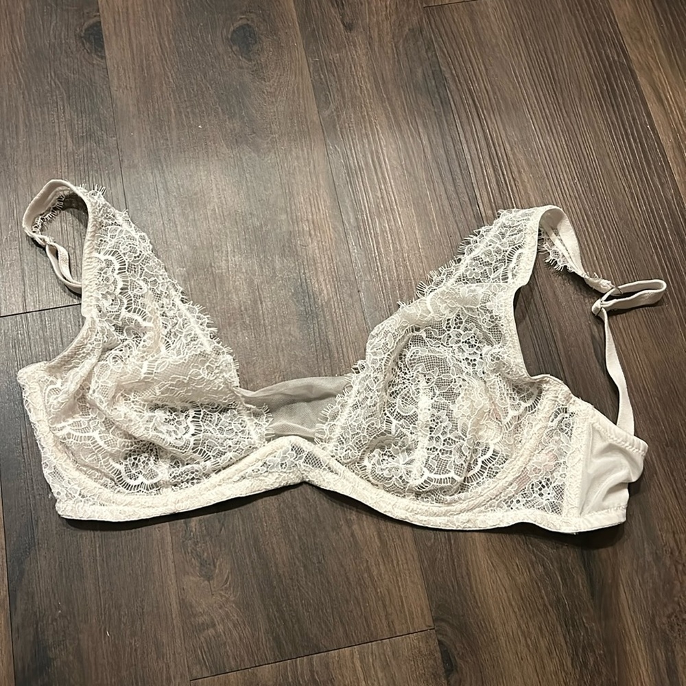 Victoria’s Secret white bra